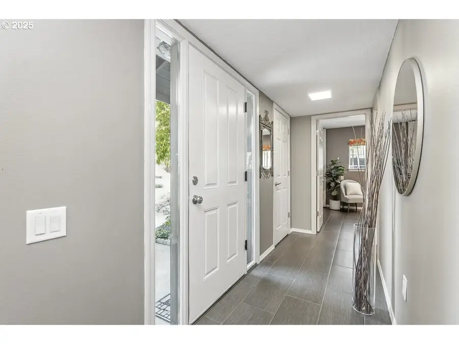 16175 SW Royalty Pkwy, King City, OR 97224 - Image #2