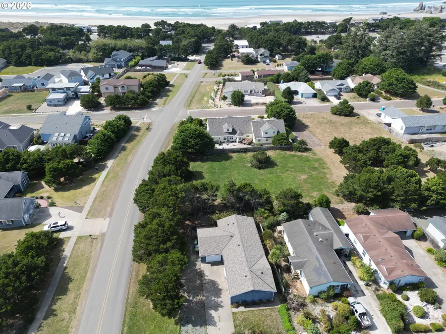 2993 Lincoln Ave Sw, Bandon, OR 97411 - #3