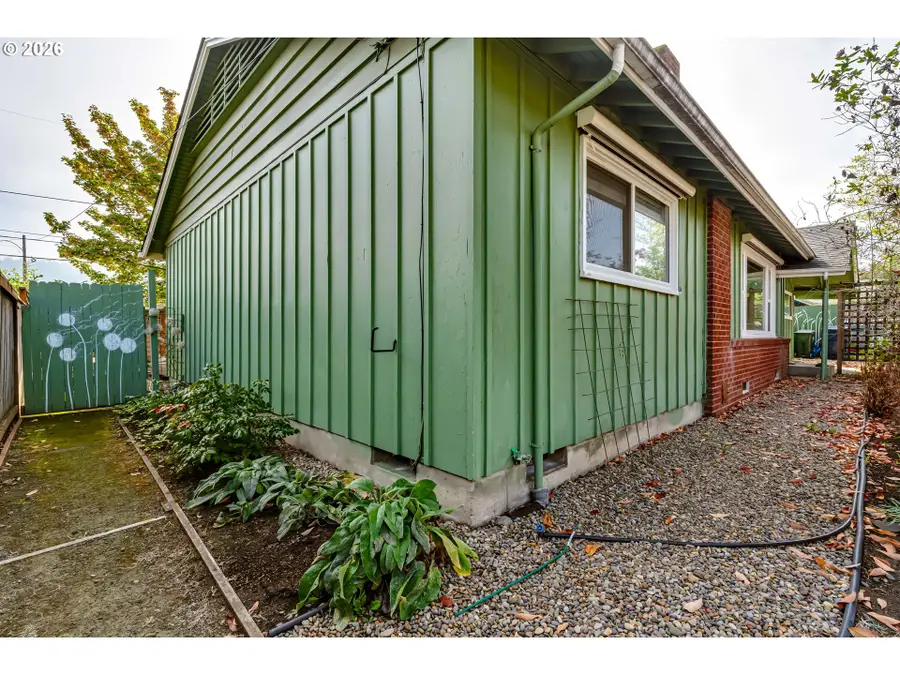 3475 Ferry St, Eugene, OR 97405 - #3