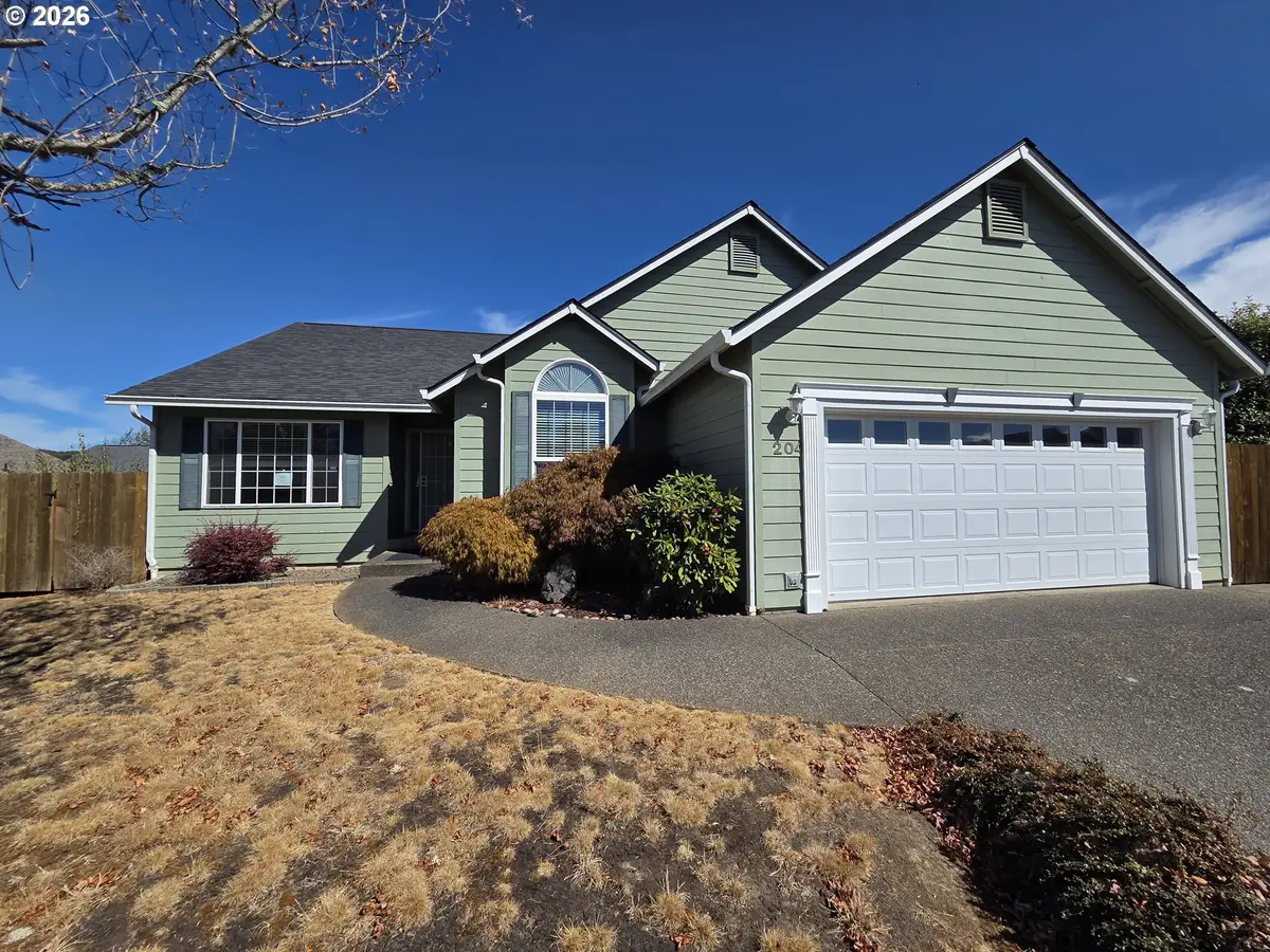 204 Greyfox Dr, Sutherlin, OR 97479 - #1