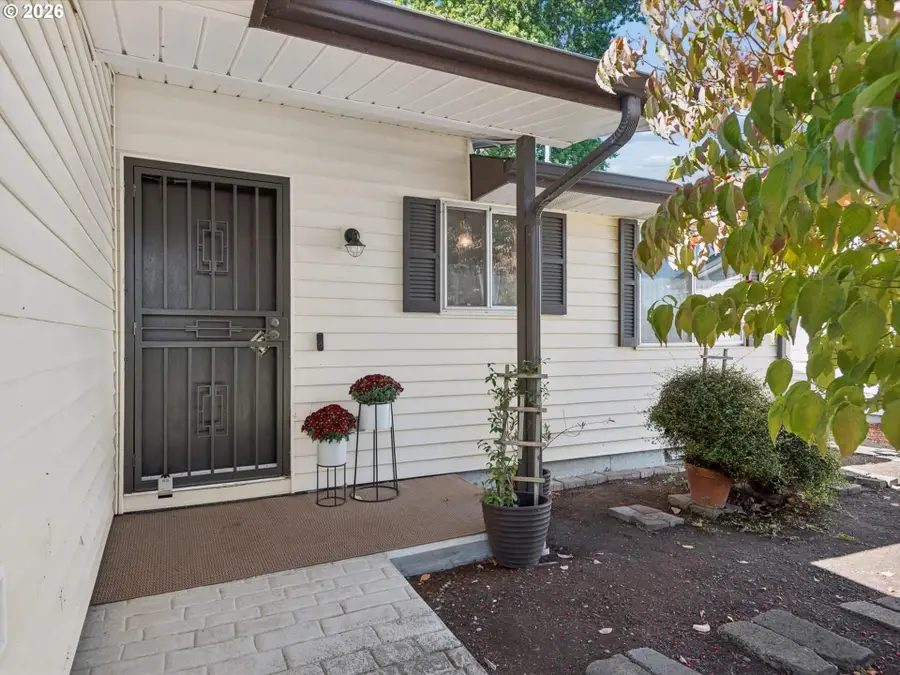 2389 Umpqua Rd, Woodburn, OR 97071 - #2