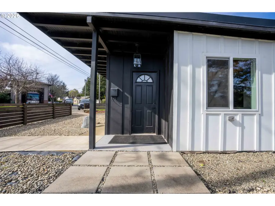 1166 Winsor Ave, North Bend, OR 97459 - #2