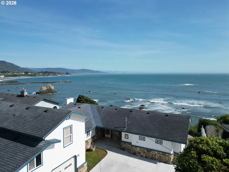 429 Buena Vista Loop, Brookings, OR 97415 - #3