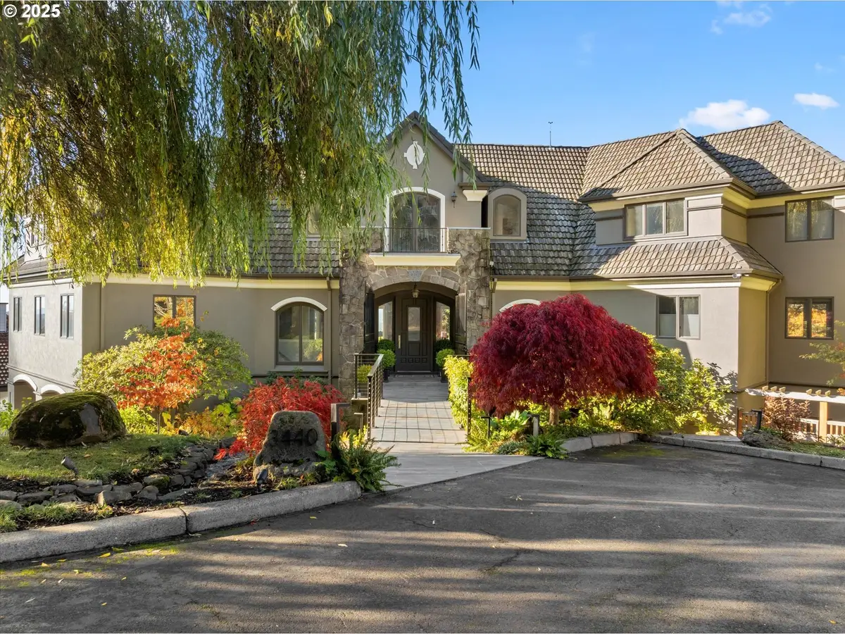 3440 SW Doschview Ct, Portland, OR 97239 - Image #1