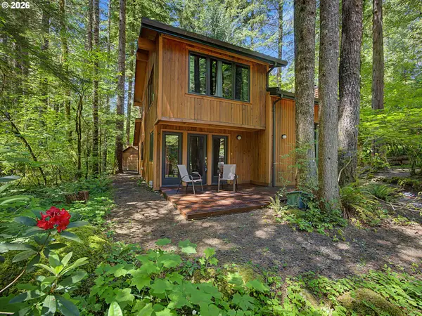 21220 E Crater Ct, Rhododendron, OR 97049