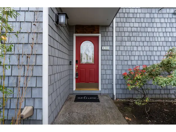 601 N Tomahawk Island Dr, Portland, OR 97217