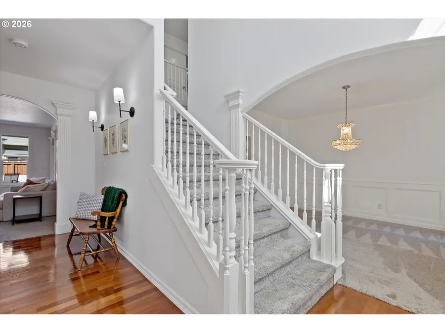 211 W Hazelnut Dr, Newberg, OR 97132 - #2