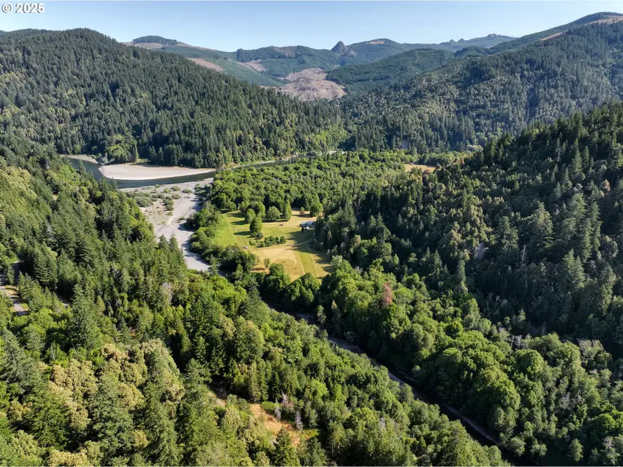 99301 Agness Rd, Gold Beach, OR 97444 - Image #3