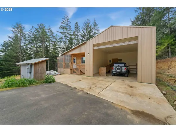 94278 Shotgun Dr, NorthBend, OR 97459