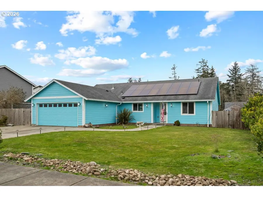 1015 SW 2nd St, Warrenton, OR 97146 - #2