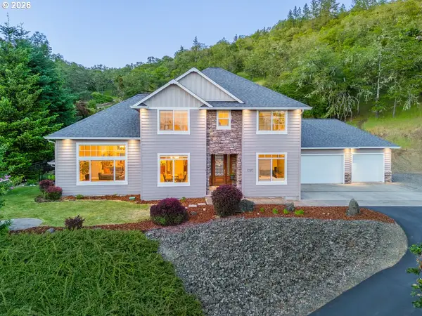 1797 NE Rocky Dr, Roseburg, OR 97470
