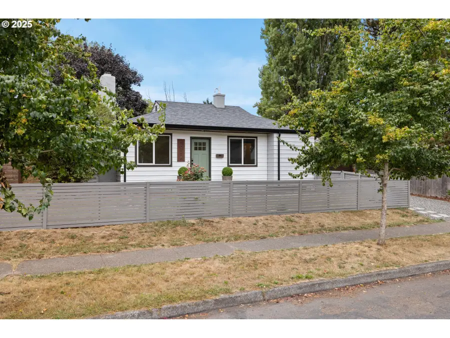 10116 N Hudson St, Portland, OR 97203 - Image #2