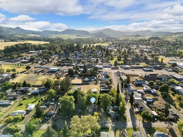 381 SE Gregory Dr, Winston, OR 97496