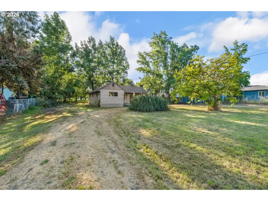 381 SE Gregory Dr, Winston, OR 97496 - #2