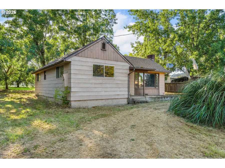 381 SE Gregory Dr, Winston, OR 97496 - #3