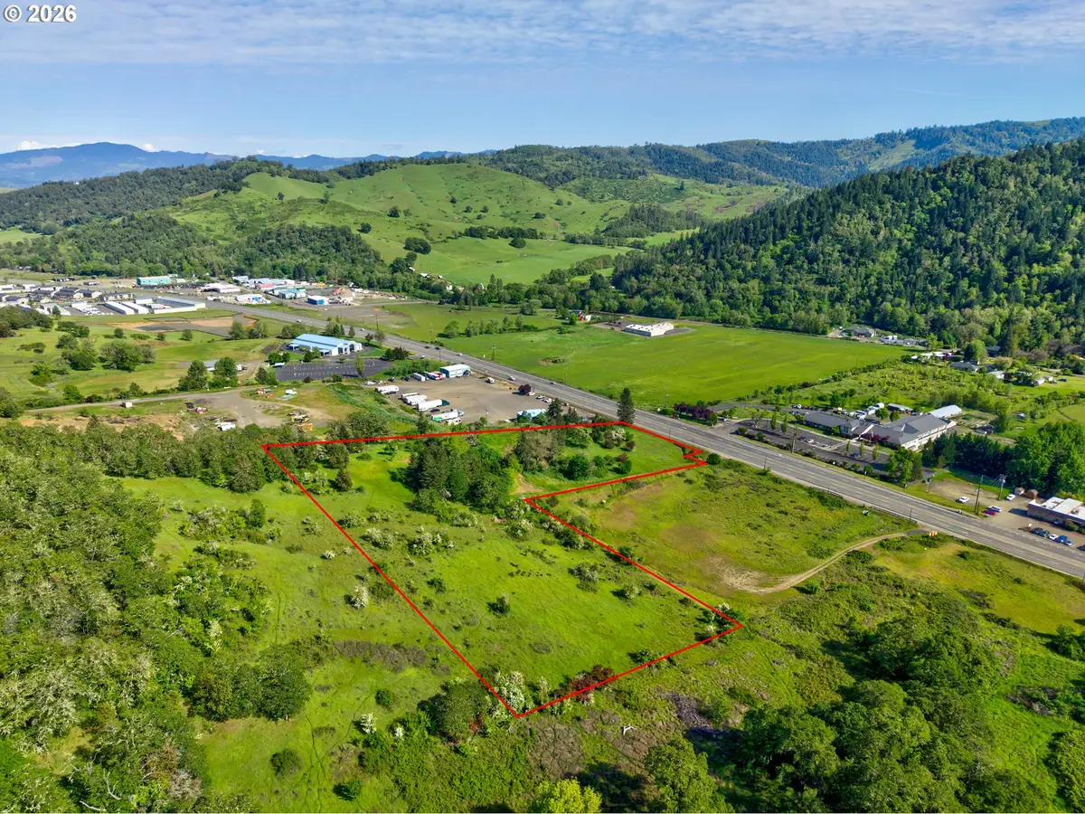 3314 NE Diamond Lake Blvd, Roseburg, OR 97470 - #1