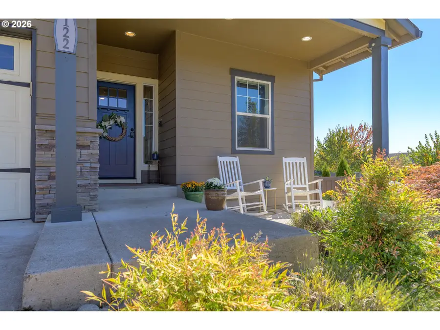 122 NW Valleys Edge St, McMinnville, OR 97128 - #3