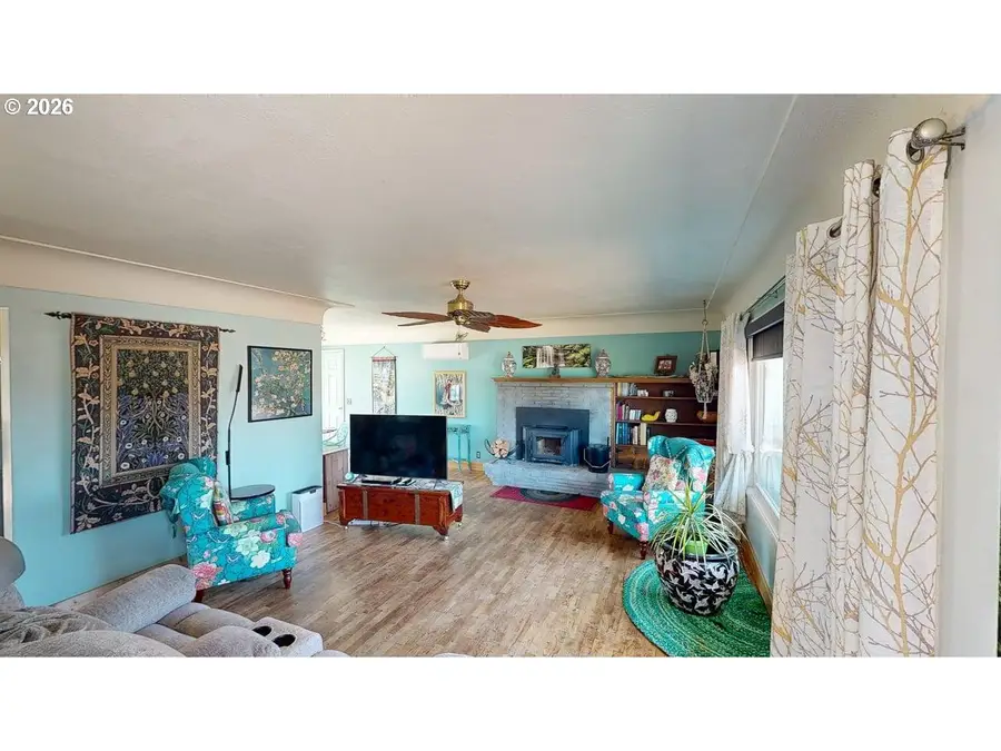 1239 Iris St, Brookings, OR 97415 - #3