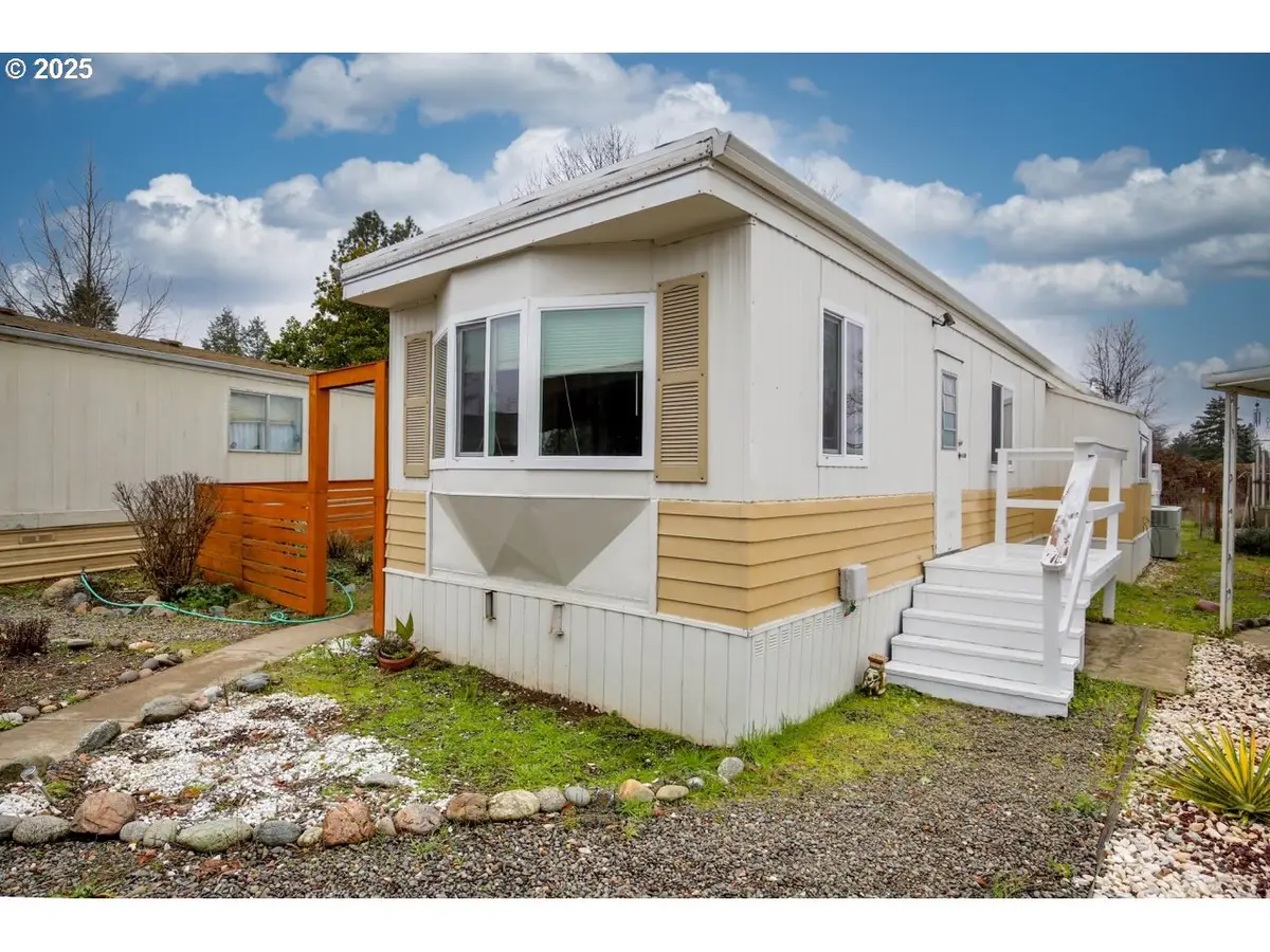 111 Briarwood Way, Grants Pass, OR 97526 - Image #1