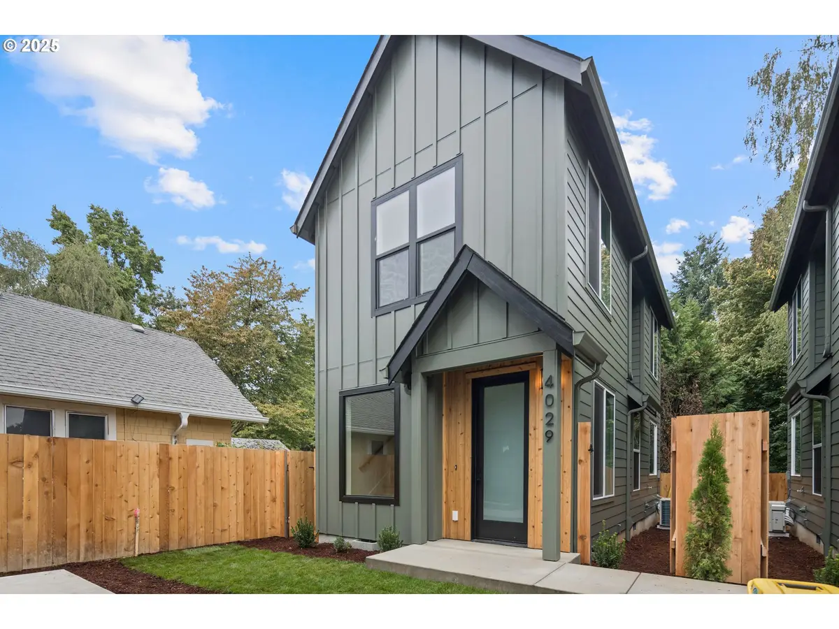 4029 SE Tibbetts St, Portland, OR 97202 - Image #1