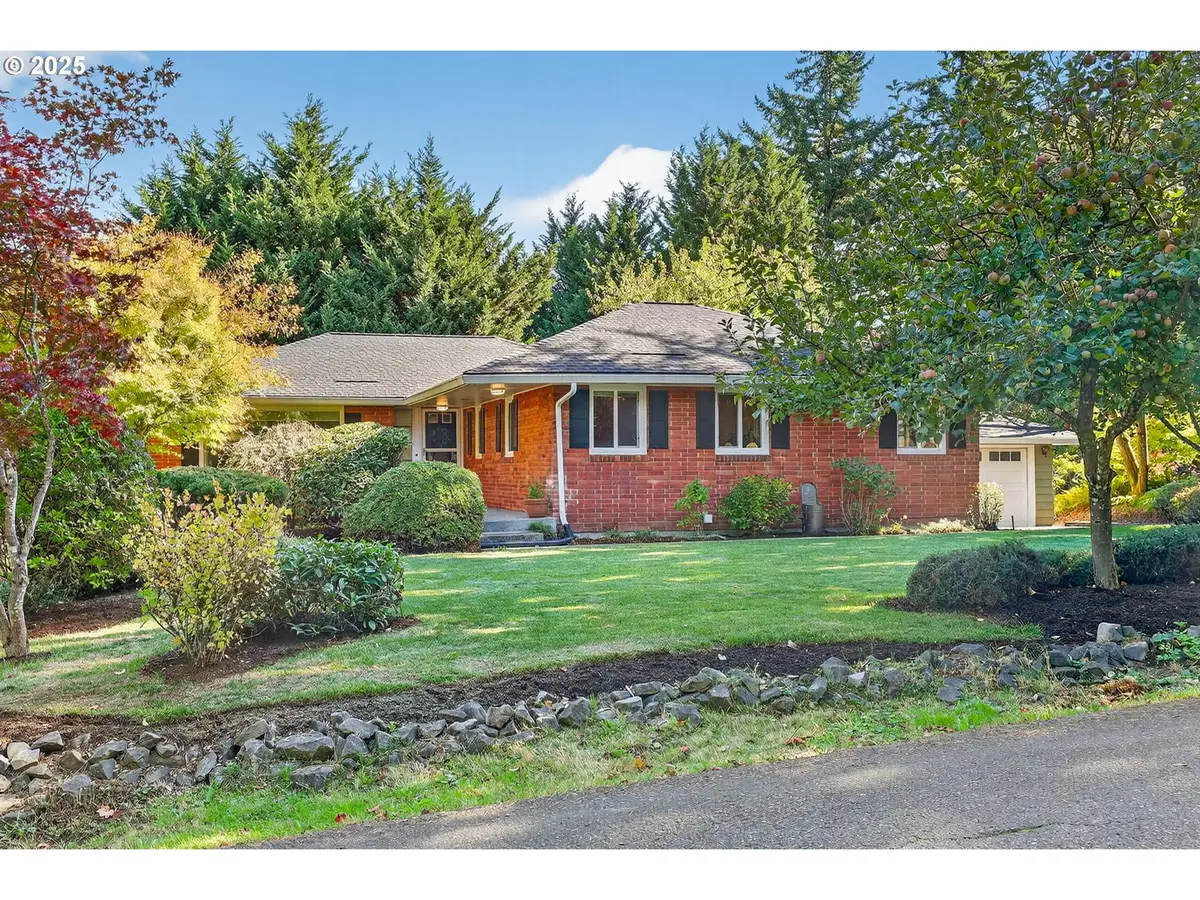 1620 SW Maplecrest Dr, Portland, OR 97219 - Image #1