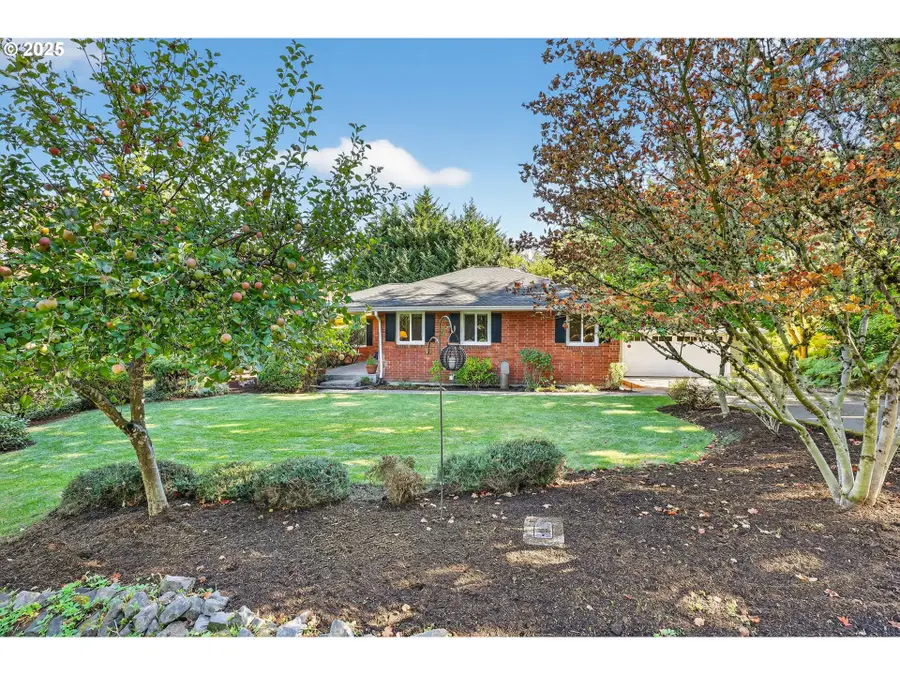 1620 SW Maplecrest Dr, Portland, OR 97219 - Image #2