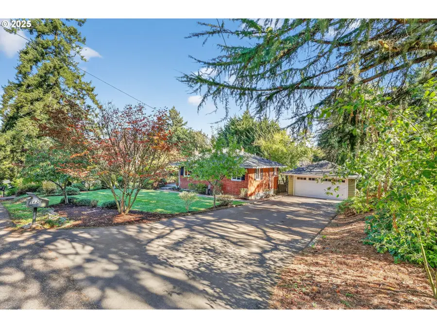 1620 SW Maplecrest Dr, Portland, OR 97219 - Image #3