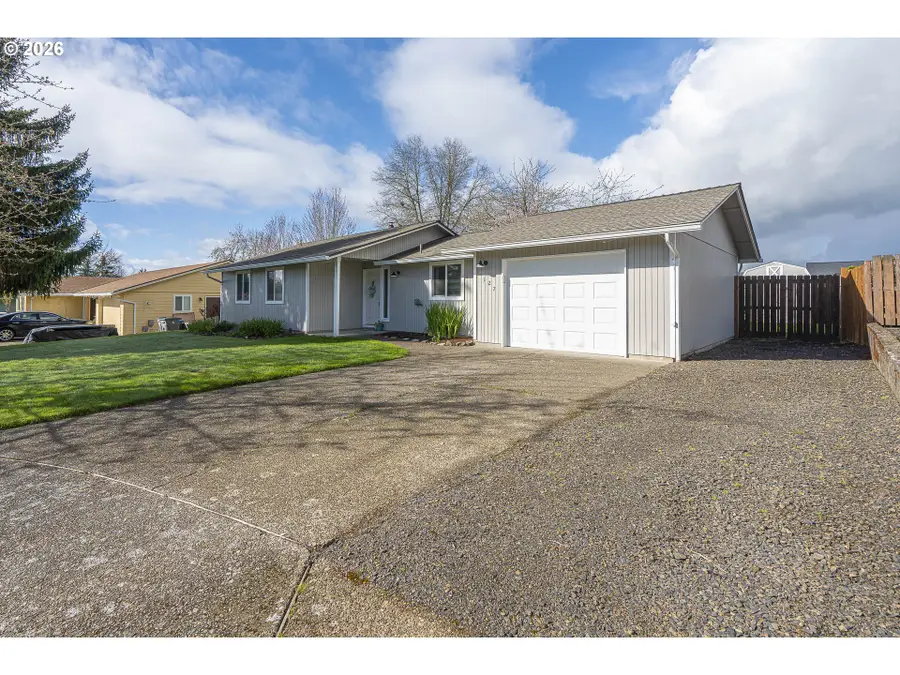 127 SW Poplar Ct, McMinnville, OR 97128 - #2