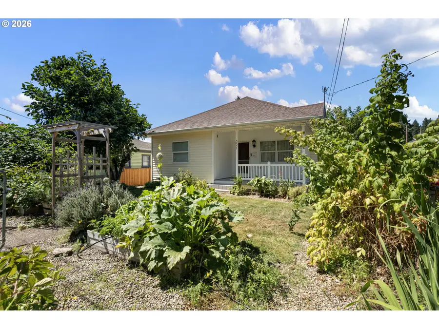 321 N 8th St, Cottage Grove, OR 97424 - #2