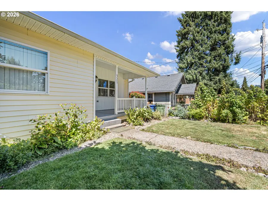 321 N 8th St, Cottage Grove, OR 97424 - #3