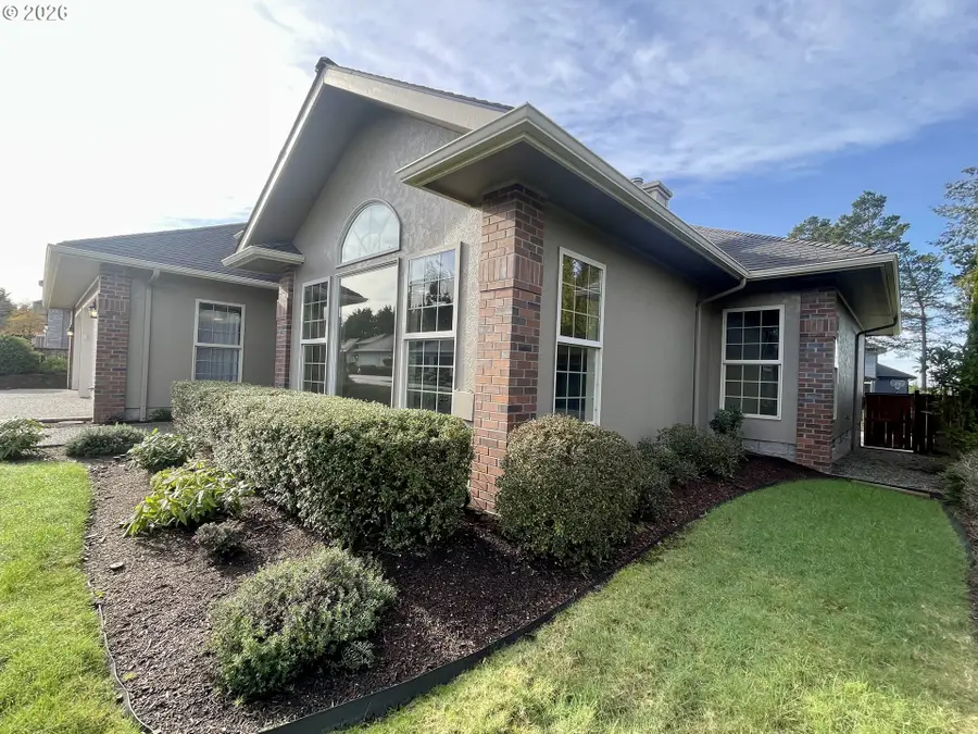 2180 Hayes St, North Bend, OR 97459 - Image #2