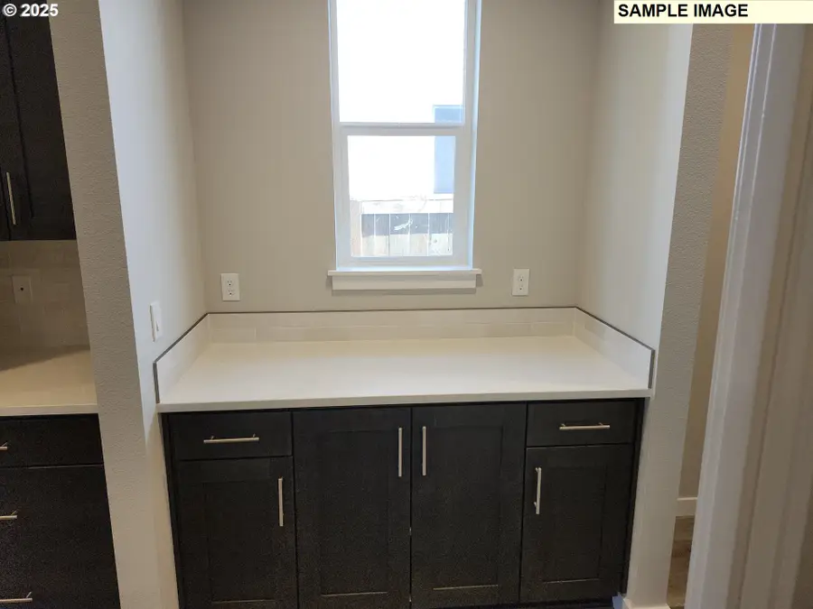 717 Magnolia Ave, Woodburn, OR 97071 - #3