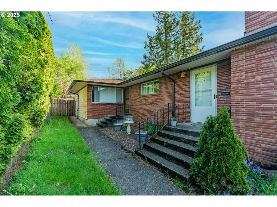 9023 SE Ankeny St, Portland, OR 97216 - Image #2