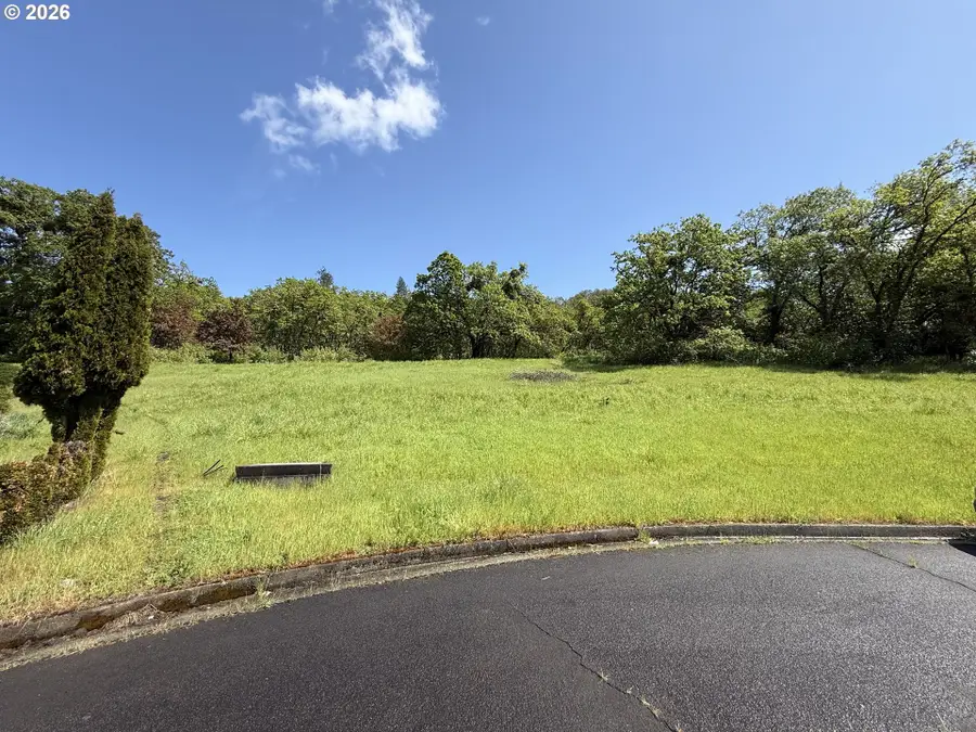 188 NE Atkinson Ct, Roseburg, OR 97470 - #2