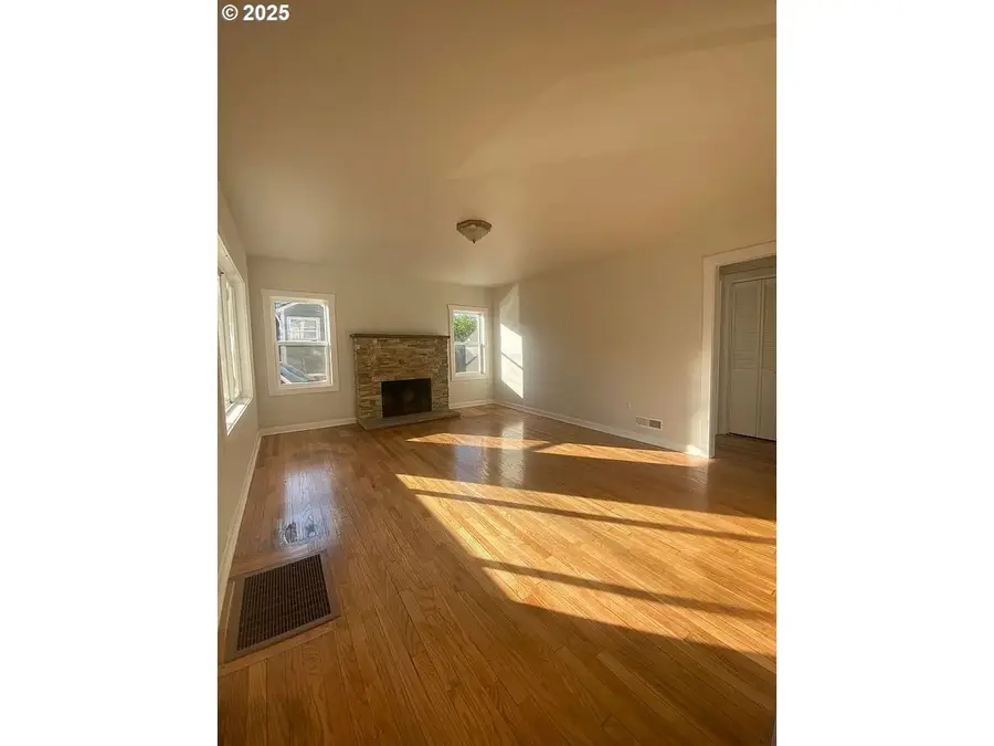 8821 SE Henderson St, Portland, OR 97266 - Image #2