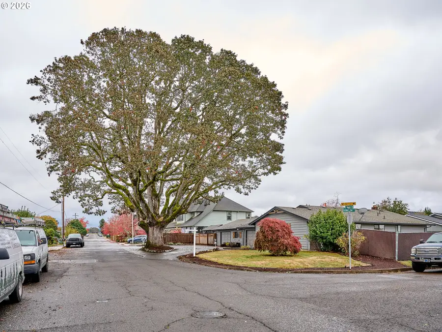 610 E Heintz St, Molalla, OR 97038 - #2