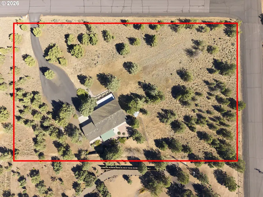 2390 SE Jefferson Dr, Prineville, OR 97754 - #3