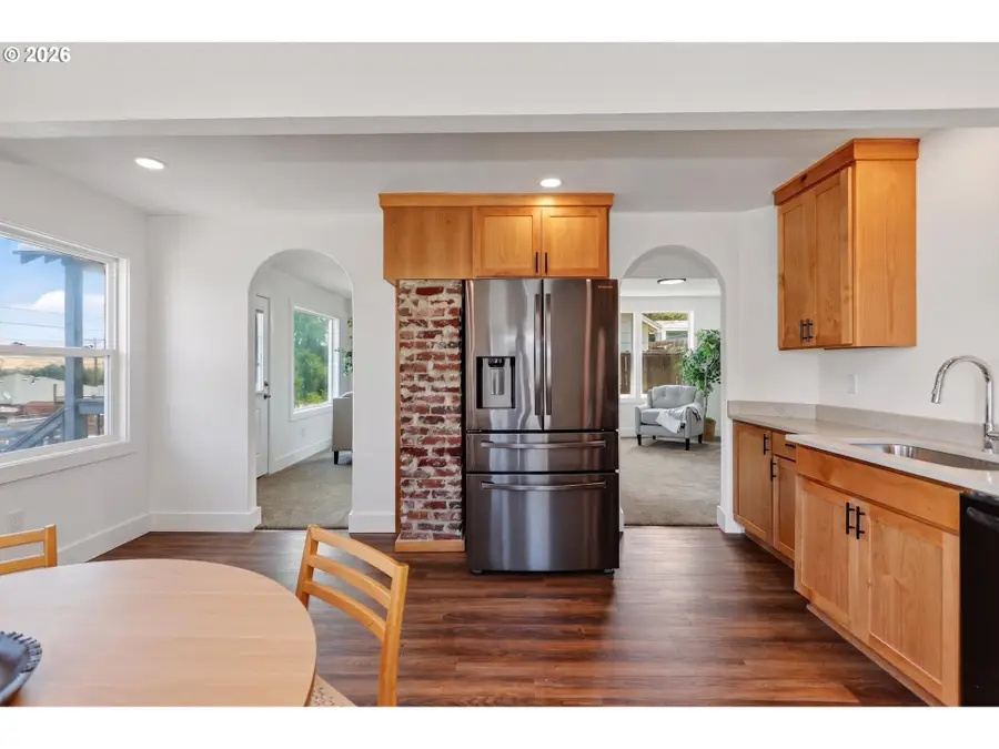 720 E 15th St, The Dalles, OR 97058 - #3