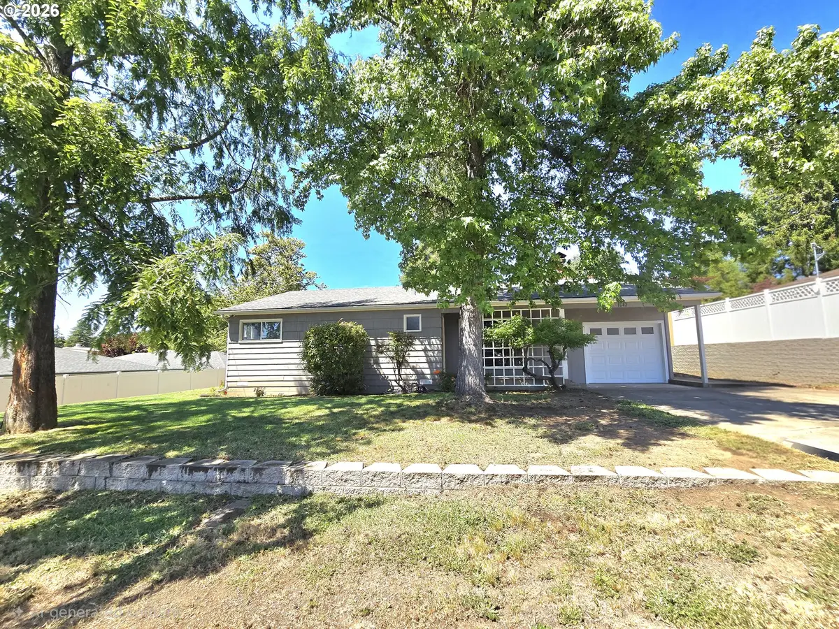 1642 NW Almond Ave, Roseburg, OR 97471 - #1
