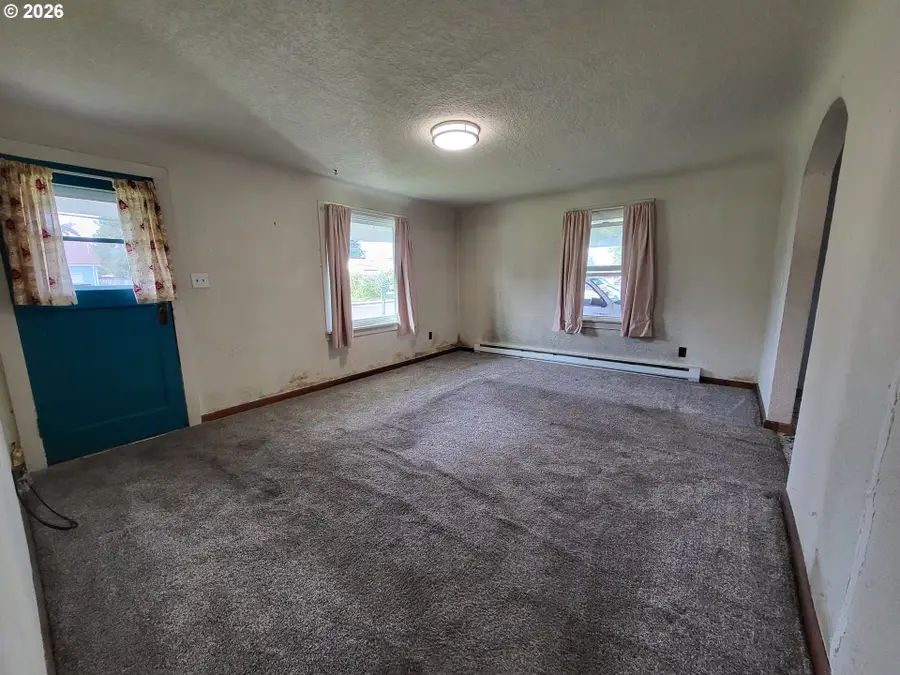 1865 J St, Springfield, OR 97477 - #3