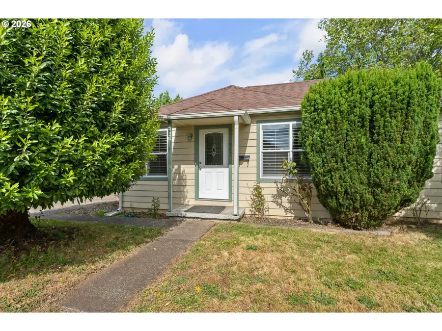 947 W Nebo St, Roseburg, OR 97471 - #3