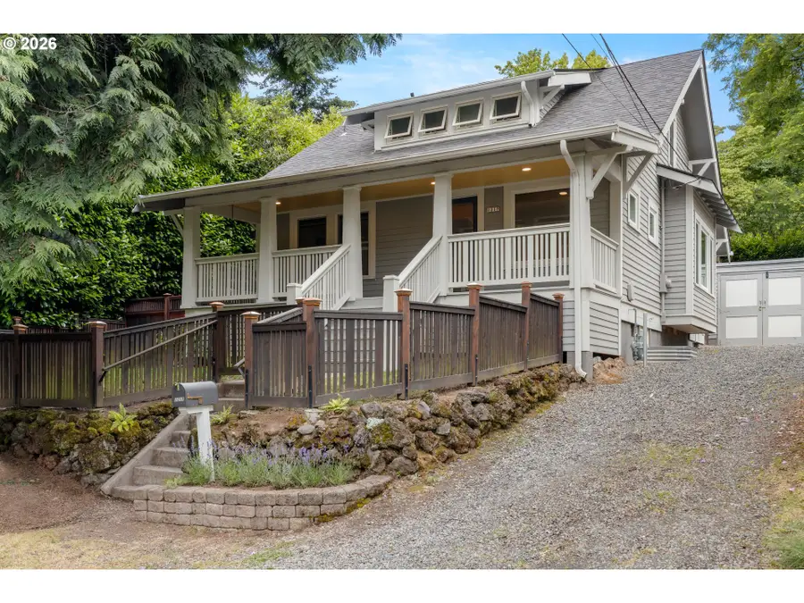 1217 SW Spring Garden St, Portland, OR 97219 - #2
