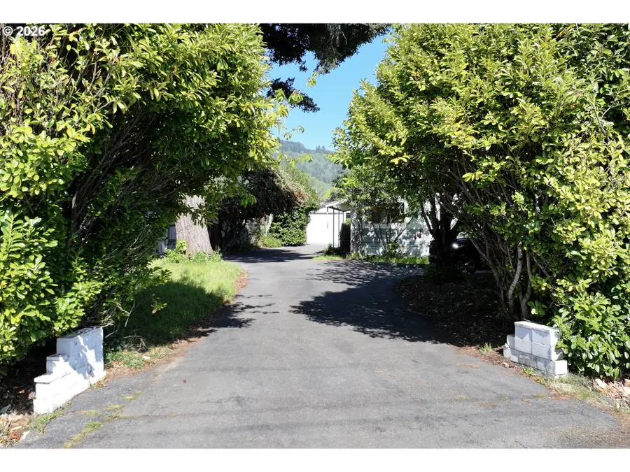 15931 Oceanview Dr, Brookings, OR 97415 - #2