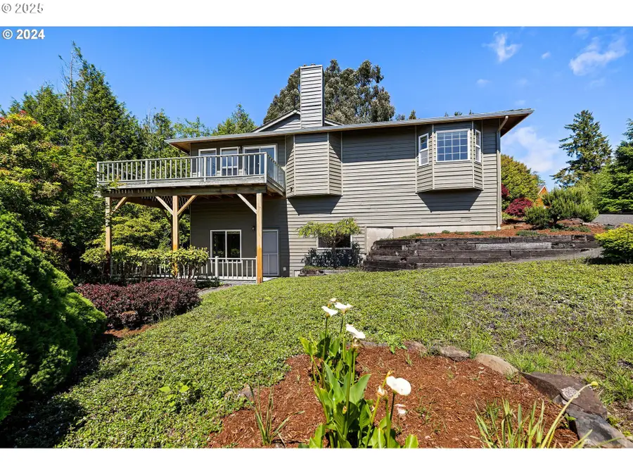 285 Waldorf Pl, Astoria, OR 97103 - Image #2