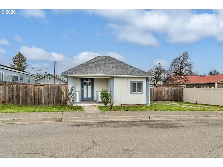 139 R St, Riddle, OR 97469 - #2