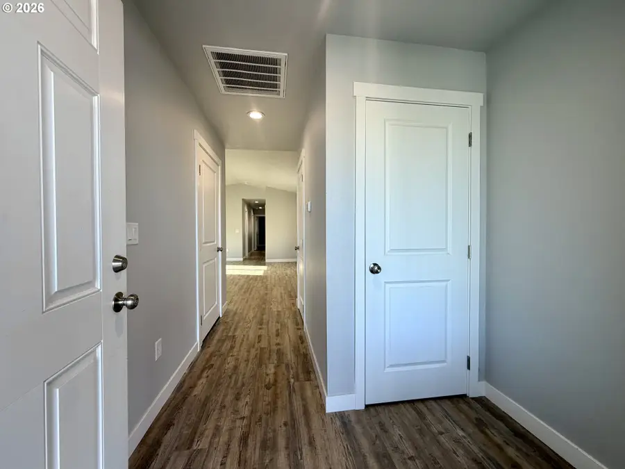 140 SE Eighth Ct, Irrigon, OR 97844 - #2