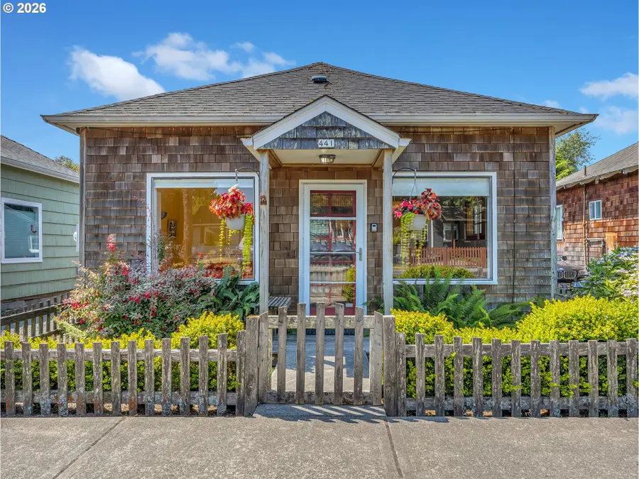 441 12th Ave, Seaside, OR 97138 - #2
