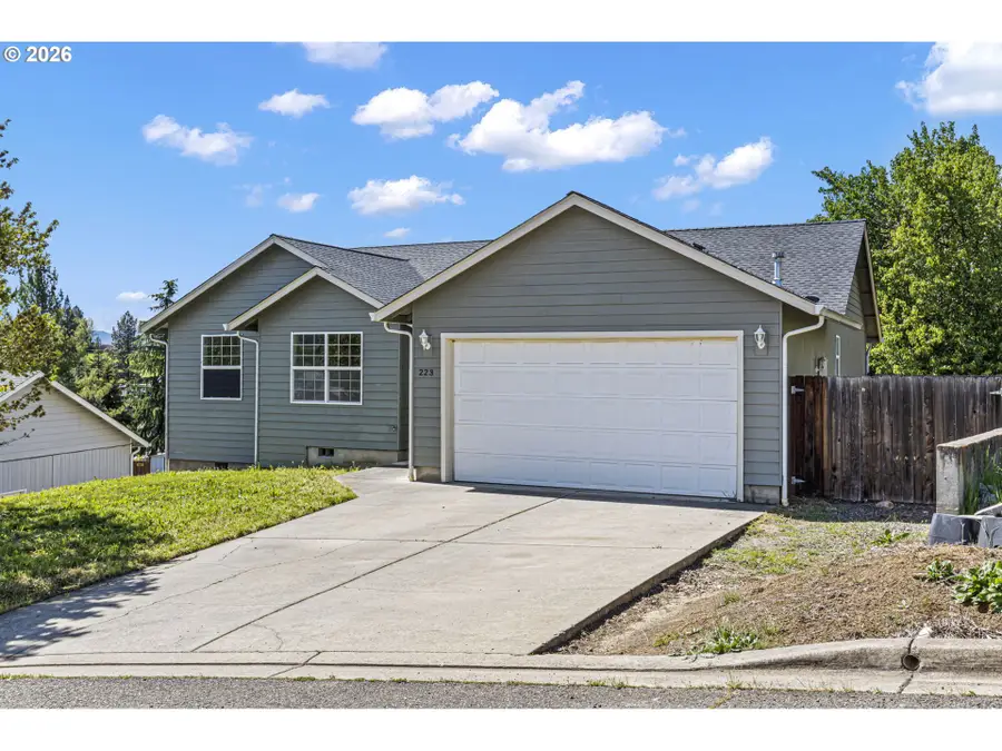 223 Armande Loop, Roseburg, OR 97471 - #2