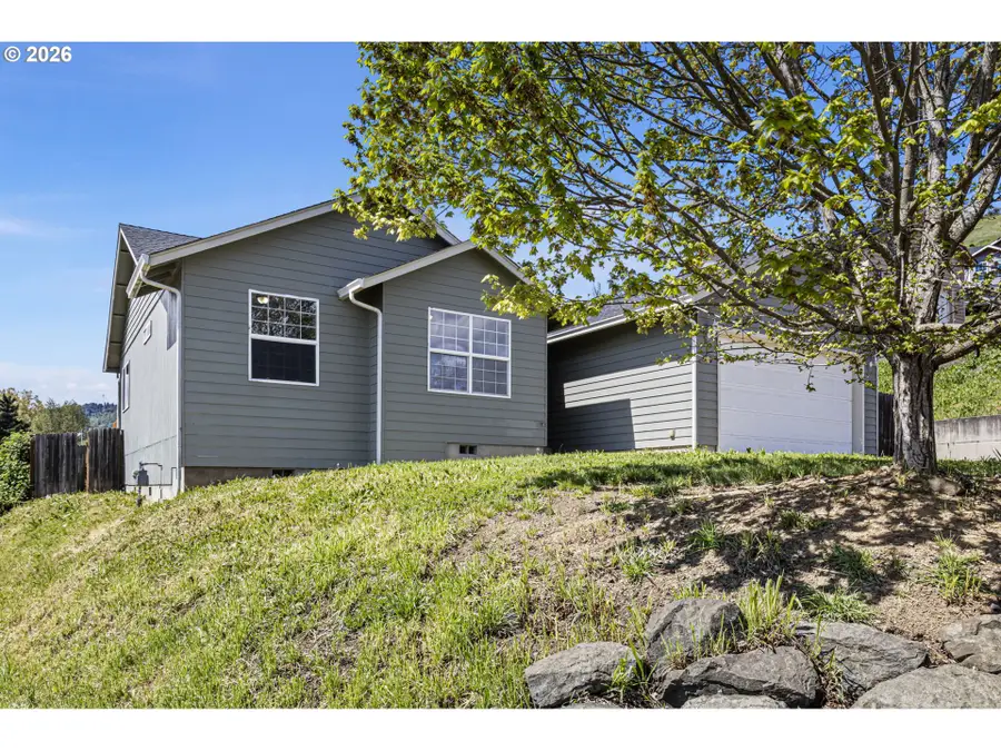 223 Armande Loop, Roseburg, OR 97471 - #3