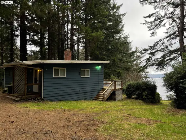 83189 Clear Lake Rd, Florence, OR 97439